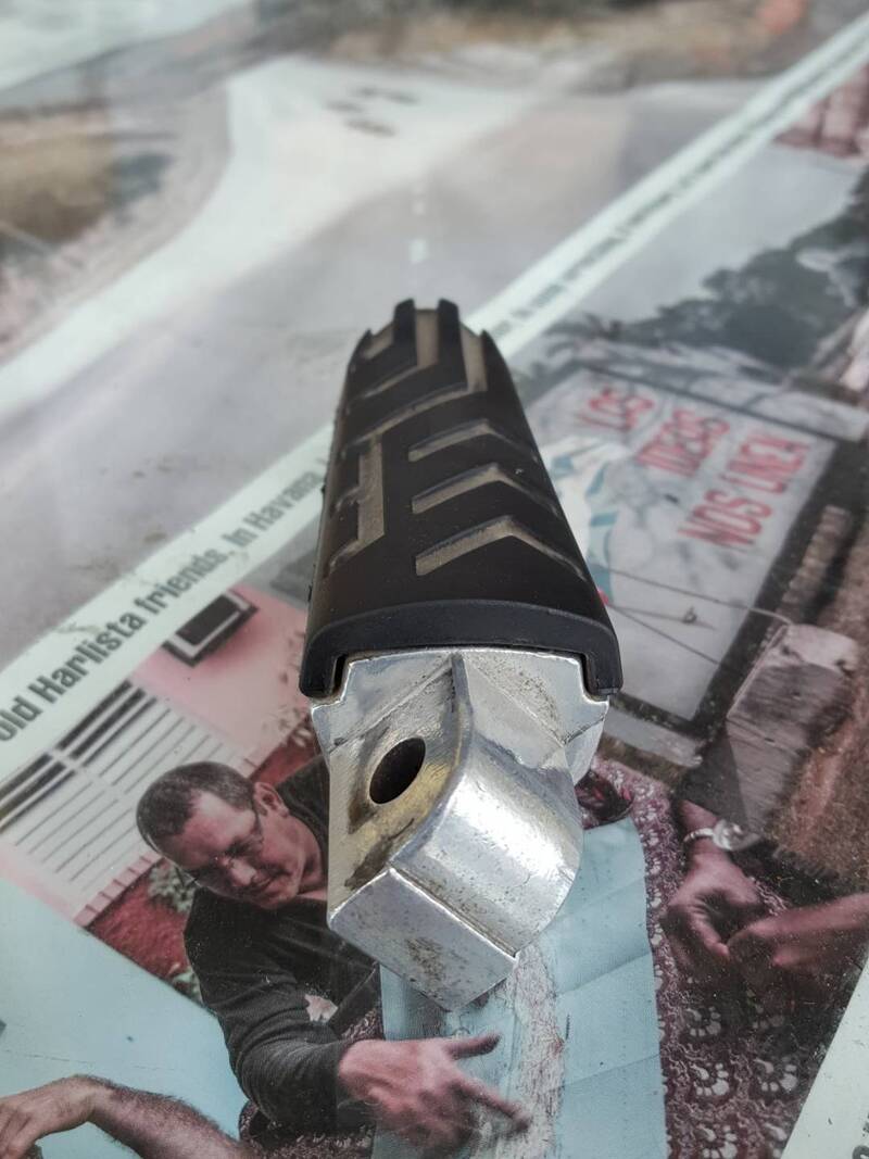 Breva750 Pedana Passagero Moto Guzzi (2)