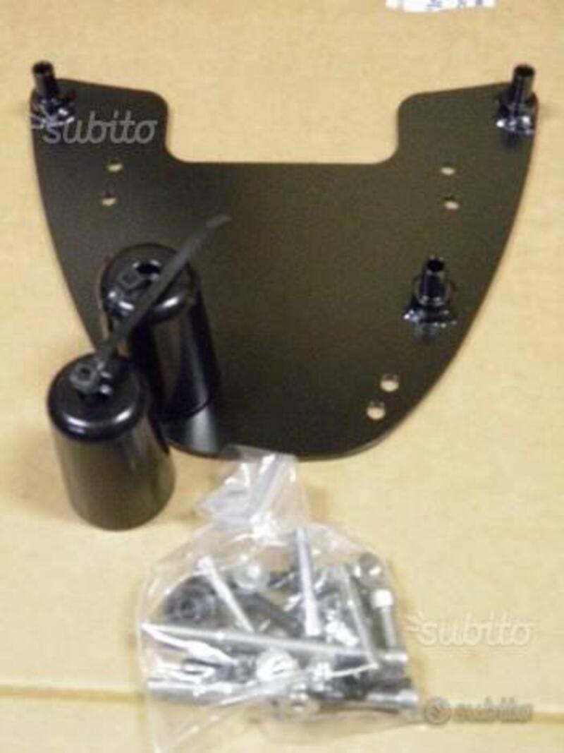 PIASTRA FISSAGGIO BAULETTO NUOVA CON CONTRAPPESI Aprilia