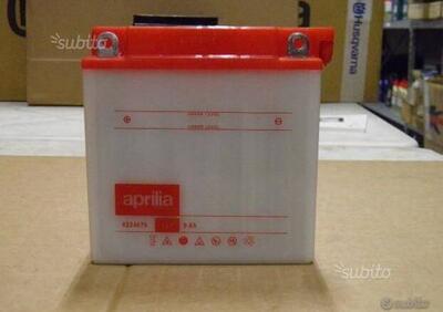 BATTERIA 9 AH ORIGINALE APRILIA COD. AP8224676 - Annuncio 8016599