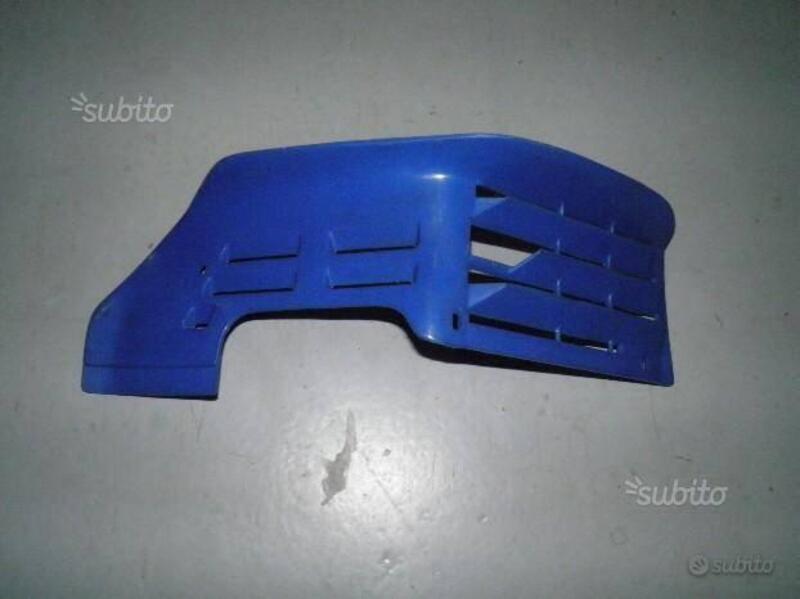 RETE COPRIRADIATORE PER APRILIA. CODICE AP8130454. (2)