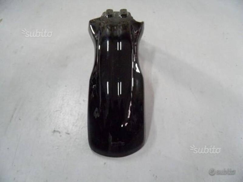 PARAFANGO ANT. NERO PER APRILIA. CODICE AP8126109 (2)