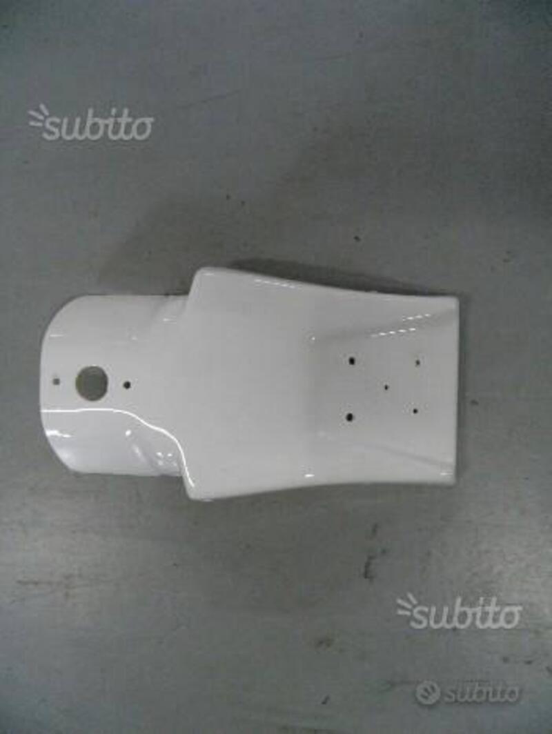 PARAFANGO POSTERIORE APRILIA. CODICE AP8126038.