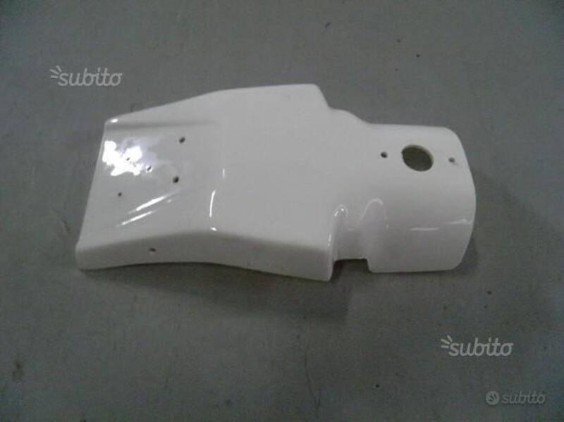 PARAFANGO POSTERIORE APRILIA. CODICE AP8126038. (2)