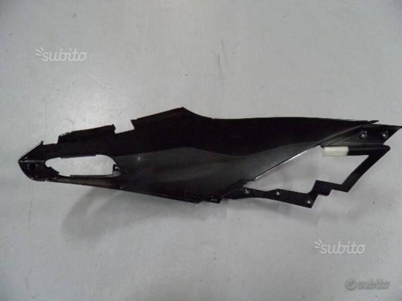 FIANCHETTO POST. SX USATO APRILIA SR 50 AP8268050. (2)