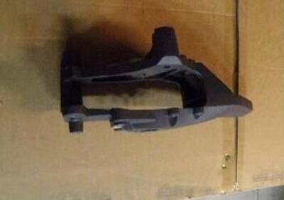 SUPPORTO MOTORE E PEDANA DESTRO BMW 650 COUNTRY - Annuncio 8024986