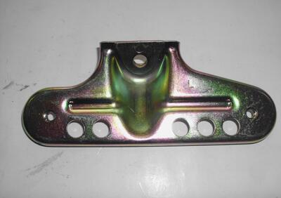 SUPPORTO PEDANA POSTERIORE SX SUZUKI BURGMAN 650 2  - Annuncio 7389678