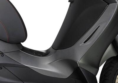 COPERTURA CENTRALE DX CARBON LOOK Piaggio - Annuncio 8204579