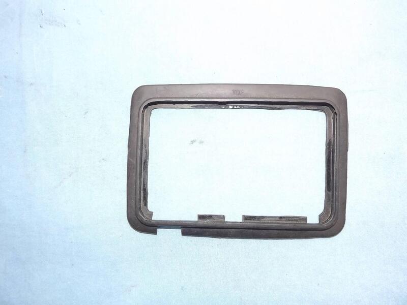 cornice faro Bimota SB4 ?