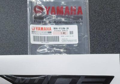 EMBLEMA ADESIVO YAMAHA PER MT-03 B9AF137N2000 - Annuncio 8215449