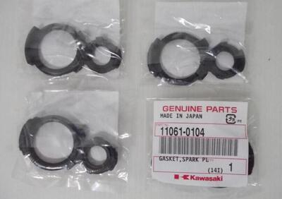 KIT 4 GUARNIZIONE CANDELE COPERCHIO PUNTERIE KAWAS Kawasaki - Annuncio 8300207