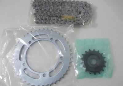 KIT CATENA CORONA E PIGNONE ORIGINALE SUZUKI GSR 7  - Annuncio 8300876