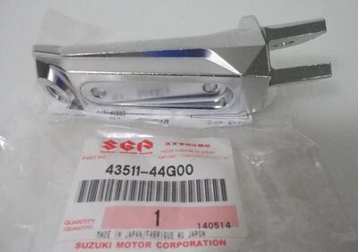PEDANA ANTERIORE DESTRA DX ORIGINALE SUZUKI GSF BA  - Annuncio 8648281