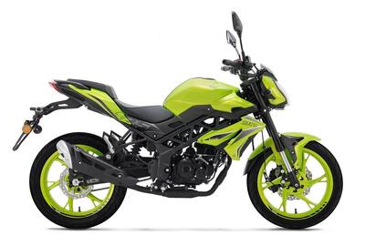 La Benelli BN 125 si rif&agrave; il look per l'estate. Per i sedicenni e non solo