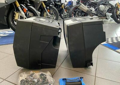 - KIT VALIGE -Triumph 2 Box Pannier Kit A9508119 T - Annuncio 9411478