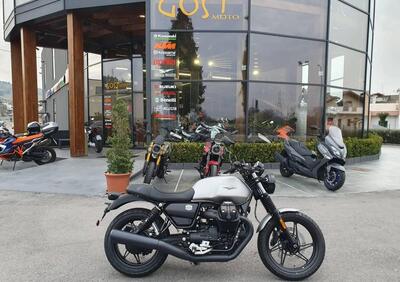 Moto Guzzi V7 Stone (2021 - 24) - Annuncio 9451305