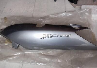 FIANCHETTO LATERALE Yamaha XCITY 125/250 - Annuncio 9627569