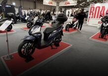 SYM a MotoDays 2025: debutta l'ADX 400, l'adventure scooter che completa la gamma [VIDEO]