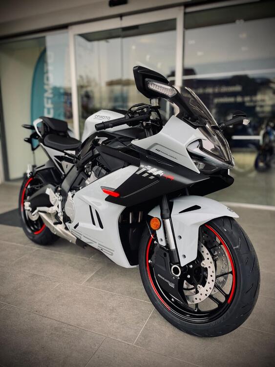 CFMOTO 675SR R (2025) Nuova