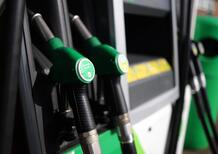 Benzina a impatto zero? Si chiama E20: scopriamo le caratteristiche, i pregi e i difetti del carburante sostenibile