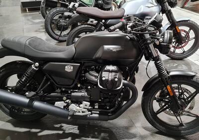 Moto Guzzi V7 Stone (2025) - Annuncio 9780806