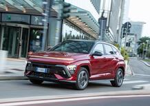Hyundai Kona, arriva il nuovo Model Year 2026: più potente e più efficiente, ma il prezzo non cambia