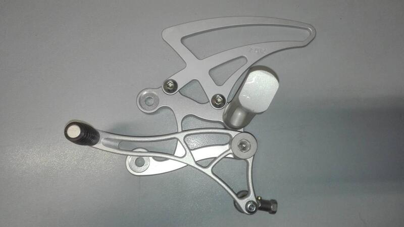 Pedane arretrate Suzuki GSX-R 1000 Euro Racing (4)