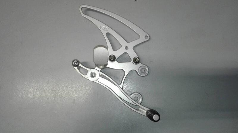 Pedane arretrate Suzuki GSX-R 1000 Euro Racing (5)