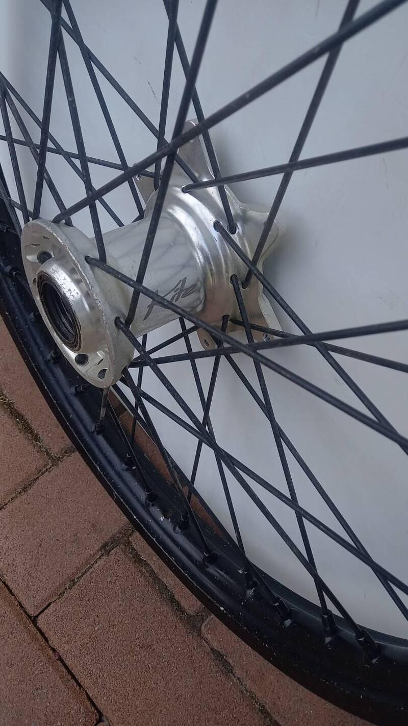 Ruota anteriore com mozzo kite e cerchio tagasako (2)