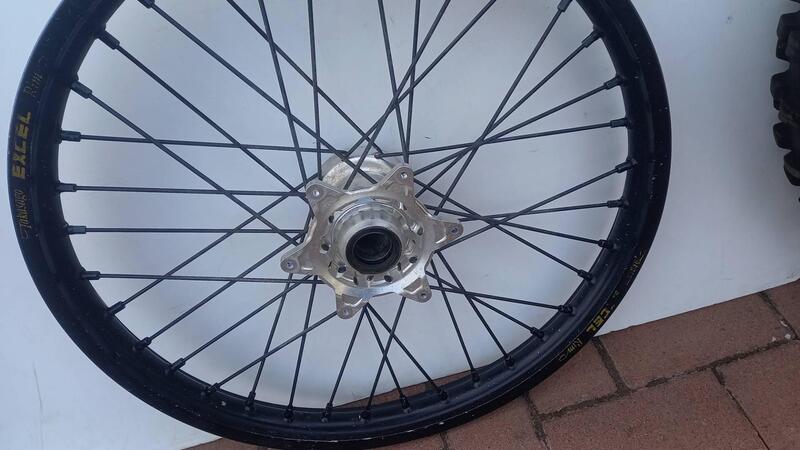 Ruota anteriore com mozzo kite e cerchio tagasako (5)