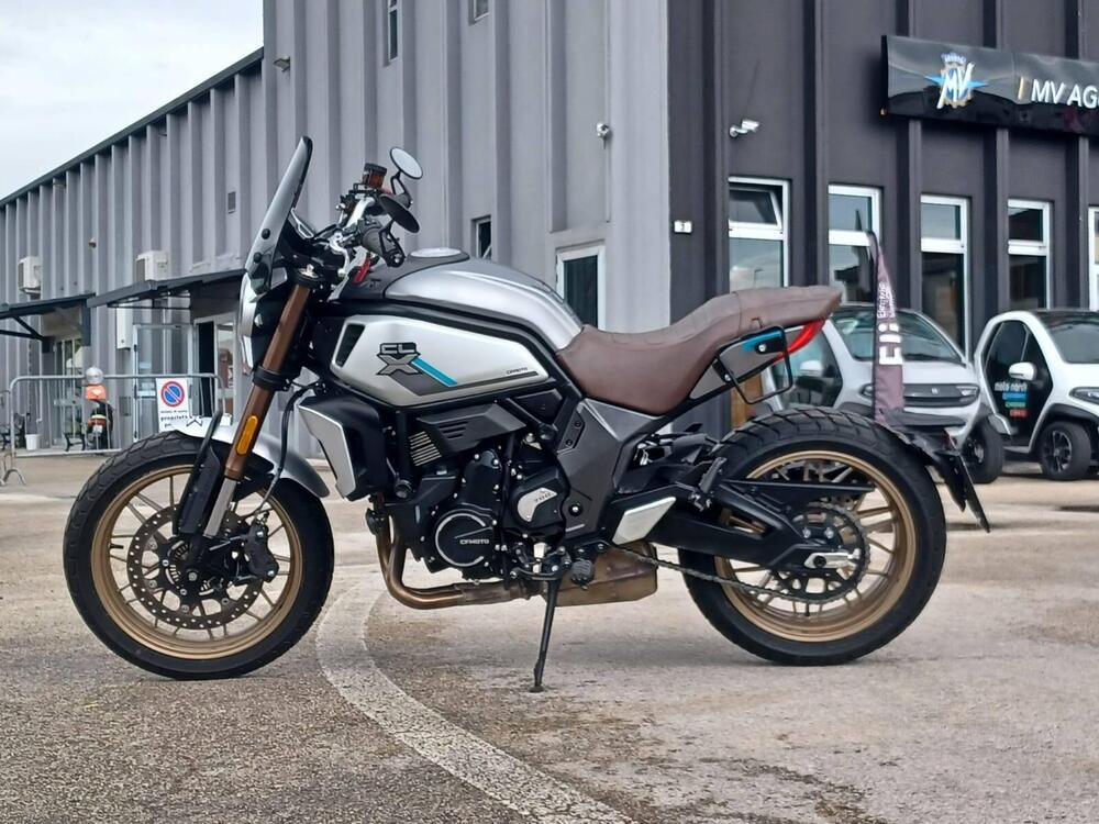 CFMOTO 700CL-X Heritage (2021 - 25) Usata