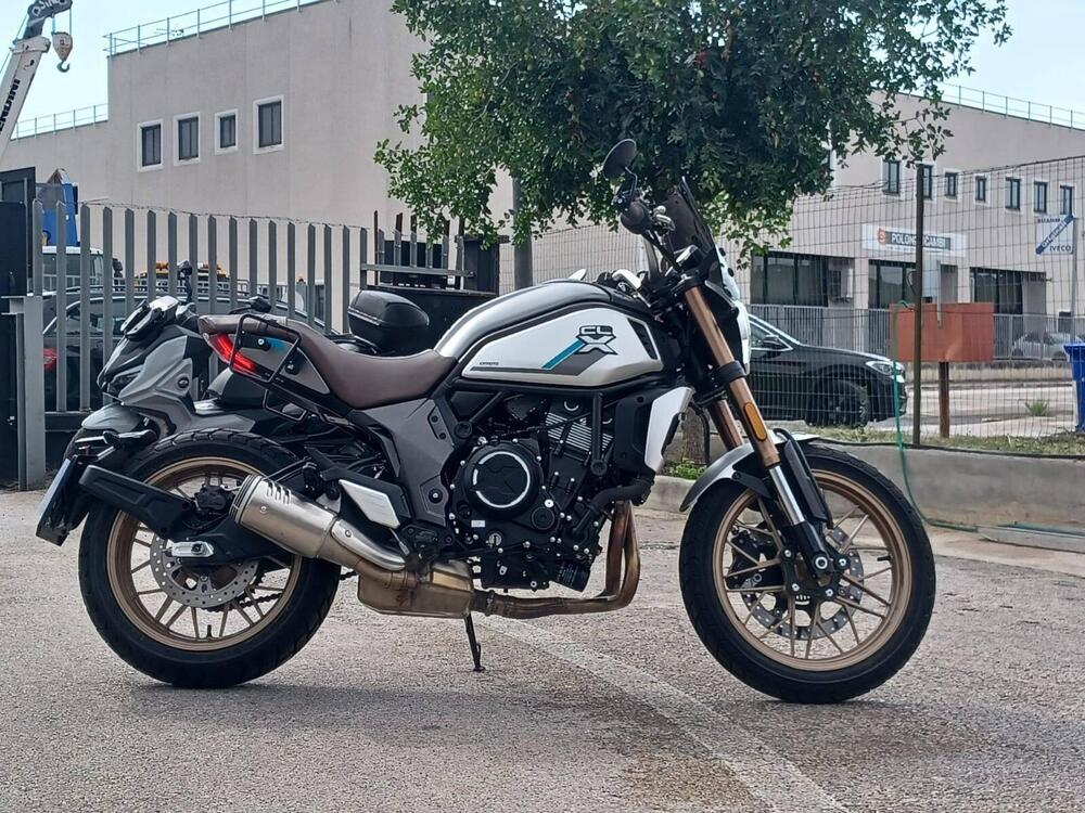 CFMOTO 700CL-X Heritage (2021 - 25) Usata