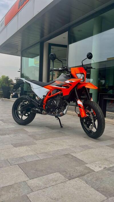 KTM 125 SMC R (2025 - 26) nuova