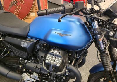 Moto Guzzi V7 Stone (2025) - Annuncio 9780806