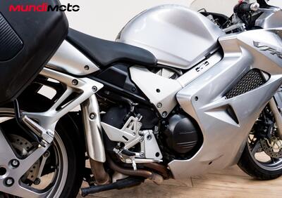 Honda VFR 800 (2002 - 05) - Annuncio 9780385