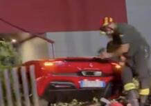 Ferrari 296 contro rotonda: quando 830 cavalli non bastano per girare a sinistra