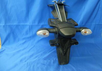Condividi PORTATARGA CON FRECCE + LUCE TARGA ORIGI Yamaha - Annuncio 9826770
