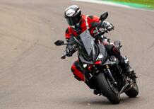 Italjet Dragster 700 Twin, moto o scooter? Lo abbiamo provato in pista a Imola, da gusto! [GALLERY]