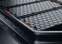 Rivoluzione auto elettriche 2030: sostituire la batteria costerà meno di riparare un motore classico