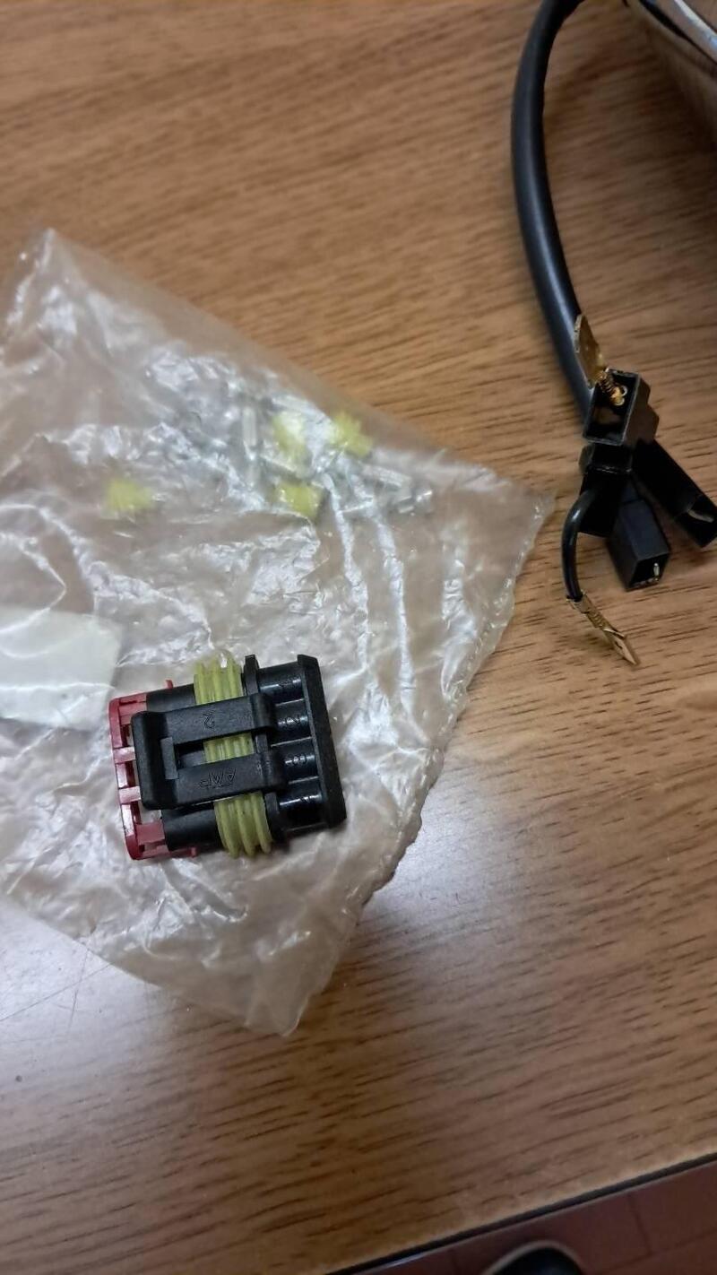 fanale anteriore MOTO GUZZI lampada H4 (4)