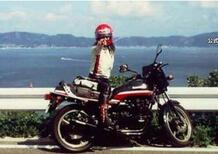 Sanae Takaichi: la premier giapponese che guida un Paese, ma anche la moto!