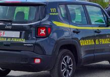 Maxi operazione della Finanza: sequestrati 15 mila caschi contraffatti (e non omologati!) prodotti in Cina e spacciati per Made in Italy