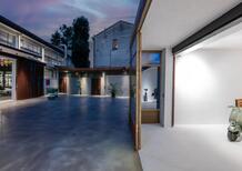 Viaggio nel tempo in sella alla Vespa [VIDEO]