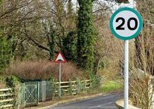 Segnali stradali verdi nel Regno Unito: arriva una novità sulla sicurezza stradale