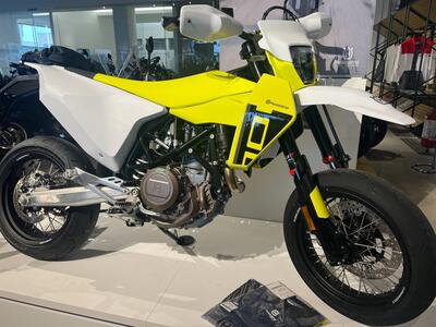 Husqvarna 701 Supermoto (2026) nuova
