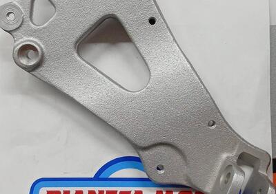 43821-27A01 Staffa poggiapiede sx GSX Suzuki - Annuncio 9885973