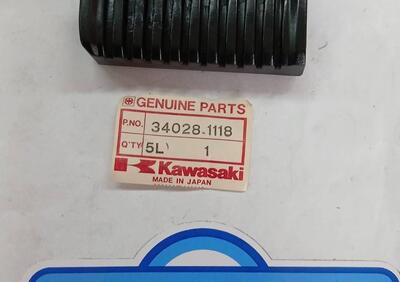 340281118 GOMMA POGGIA PIEDI ANTERIORE ZX Kawasaki - Annuncio 9899735