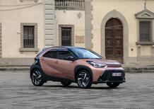 Toyota Aygo X Hybrid: con lei, andrete poche volte dal benzinaio (e il portafoglio vi ringrazia)