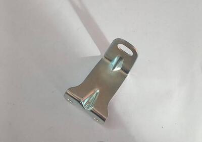 AP8132755 PIATTO SUPPORTO CARENA DESTRO Aprilia - Annuncio 9902598