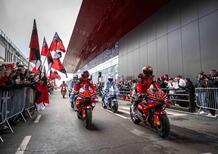 MotoGP 2025. Le MotoGP corrono dentro l'azienda di Borgo Panigale: così Ducati ha festeggiato i suoi campioni [VIDEO]