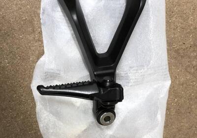 PEDANA POSTERIORE DESTRA COMPLETA PER HONDA CBR 10 - Annuncio 9934261